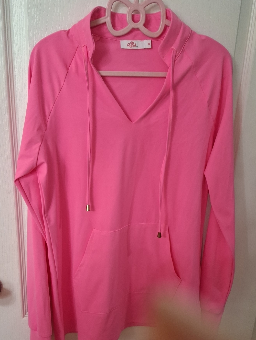 Aryeh Women’s Hot Pink V-Neck Pullover Top  Size M  Like New